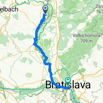 Straße ohne Straßennamen, Drösing nach Podchod Hodžovo námestie 3