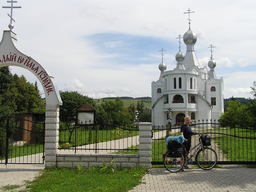 Hebe Bild 3 entlang der Bikemap-Route "Východ  - 3. deň  ( Medvedie - kemp Holčíkvce )" hervor