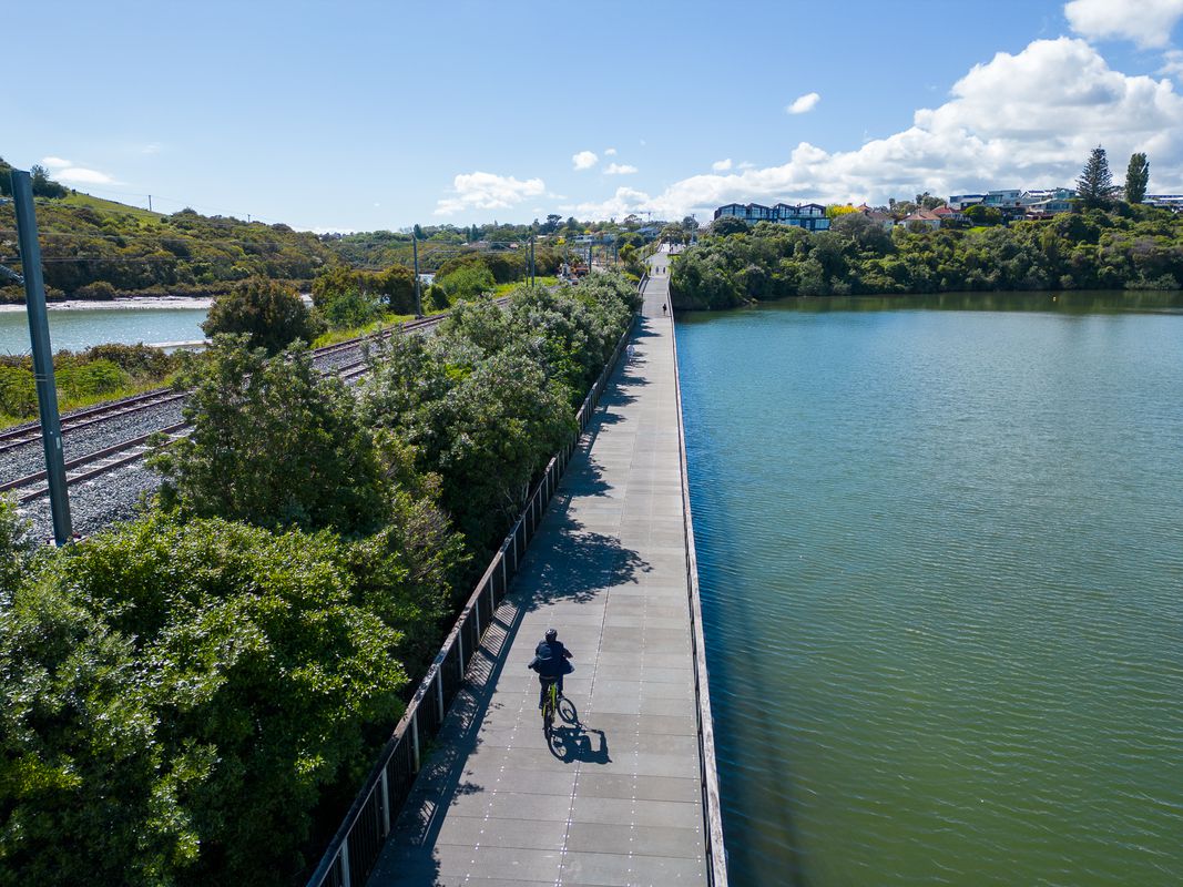 Orakei Basin, Meadowbank Cycleway, Mt Wellington