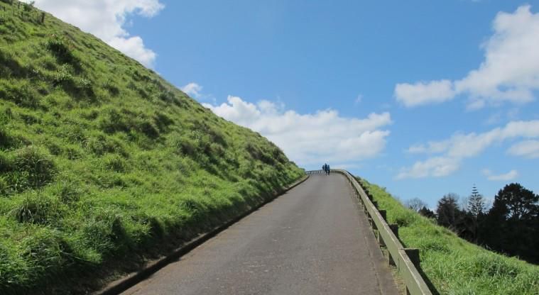 Orakei Basin, Meadowbank Cycleway, Mt Wellington