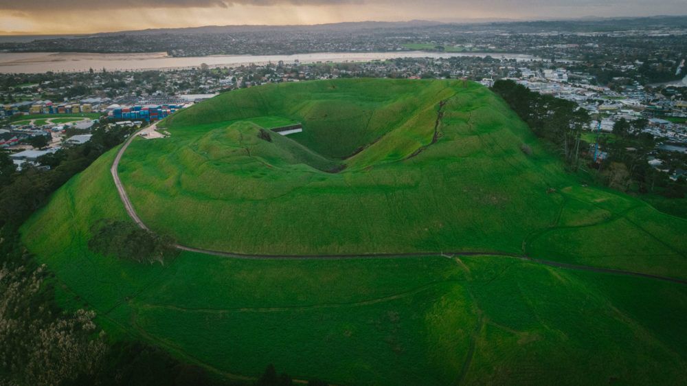 Orakei Basin, Meadowbank Cycleway, Mt Wellington