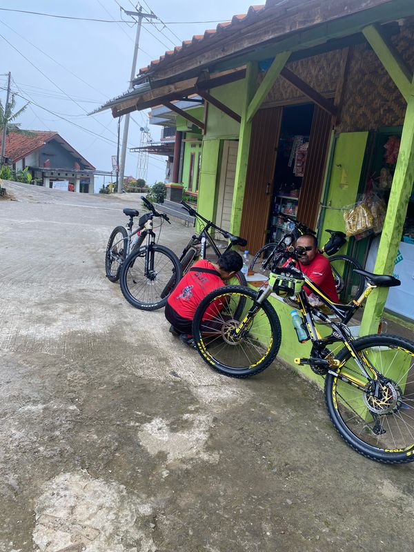 Mekarjaya, Bayongbong – Kamojang Hill Bridge