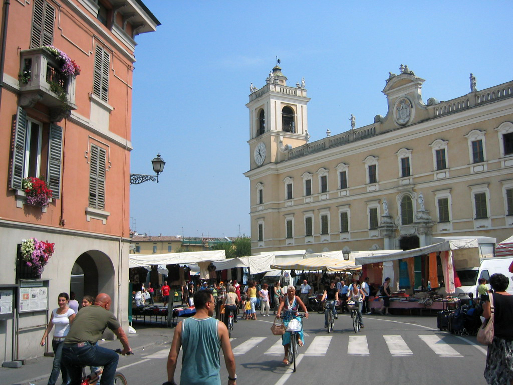 Hebe Bild 9 entlang der Bikemap-Route "AA6 anello Parma- Brescello-Colorno" hervor