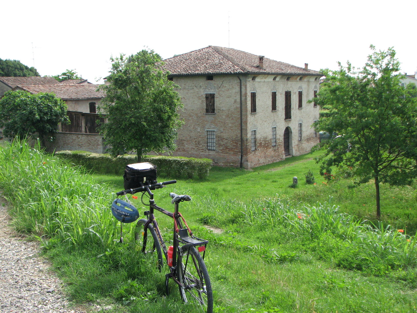 Hebe Bild 3 entlang der Bikemap-Route "AA6 anello Parma- Brescello-Colorno" hervor