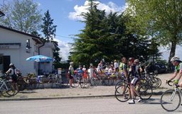 Hebe Bild 3 entlang der Bikemap-Route "Cesenatico - San Marino - Novafeltria - Cesenatico " hervor