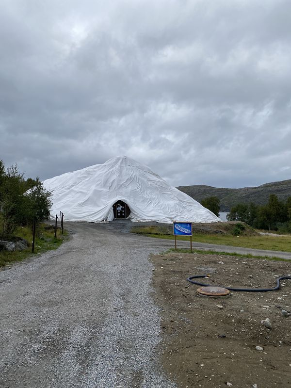 Kirkenes, Stadtrundfahrt mit dem Ende am Snowhotel
