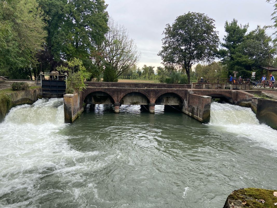 Via Leonida Bissolati 74, Casalbuttano ed Uniti a Via Leonida Bissolati 76, Casalbuttano ed Uniti