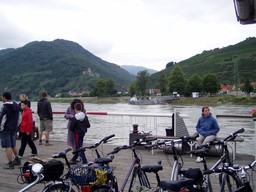 Hebe Bild 3 entlang der Bikemap-Route "Donauradweg - 9 day (Melk - Spitz - Melk)" hervor