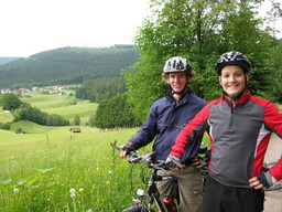 Hebe Bild 5 entlang der Bikemap-Route "Pforzheim - Loßburg" hervor