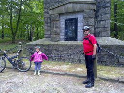 Hebe Bild 6 entlang der Bikemap-Route "Um den Knappensee - Silbersee - Steinitz - Weißig - Groß Särchen - Koblenz" hervor
