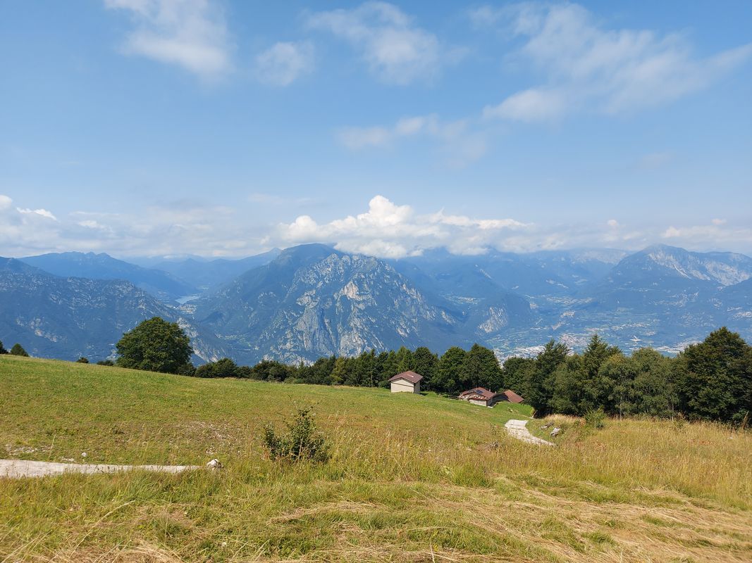 Via Brione 1/A nach Via Europa