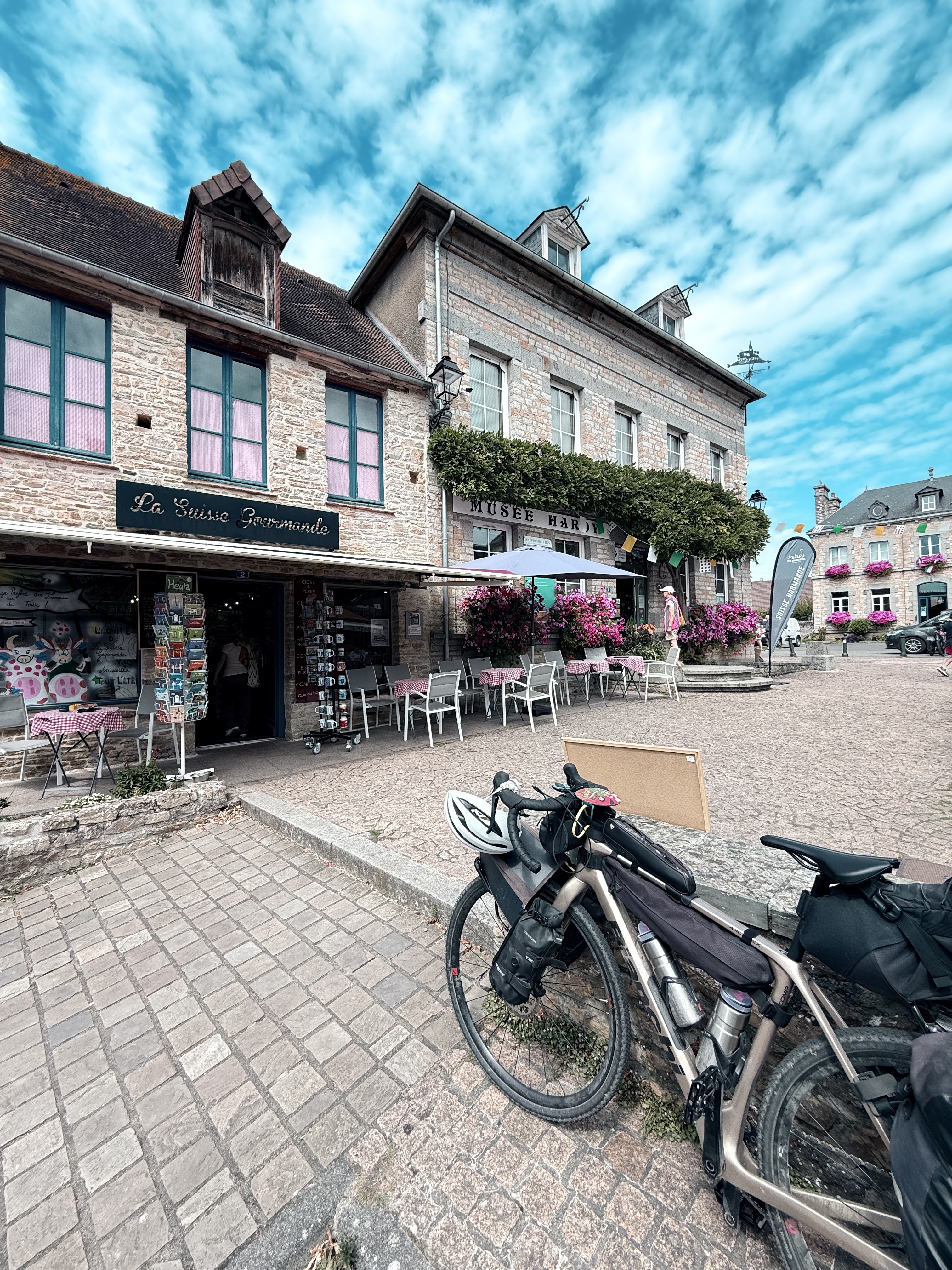 Place du Tripot, Clécy à Esplanade Jean-Marie Louvel, Caen