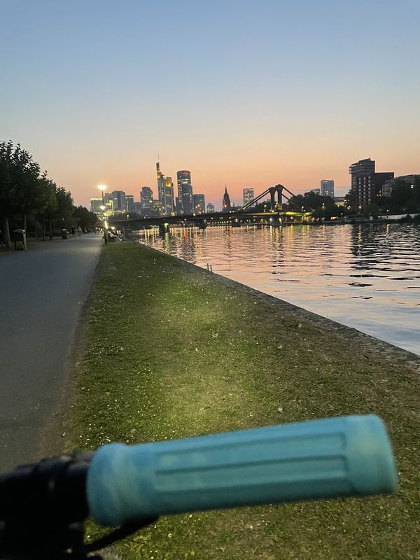 Mainstraße, Offenbach am Main nach Lyoner Straße, Frankfurt am Main