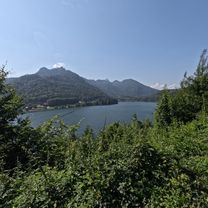 Blick auf den Schwarzensee – Radweg entlang der Ischl Runde von Bad Ischl. 🚴🚴‍♂️