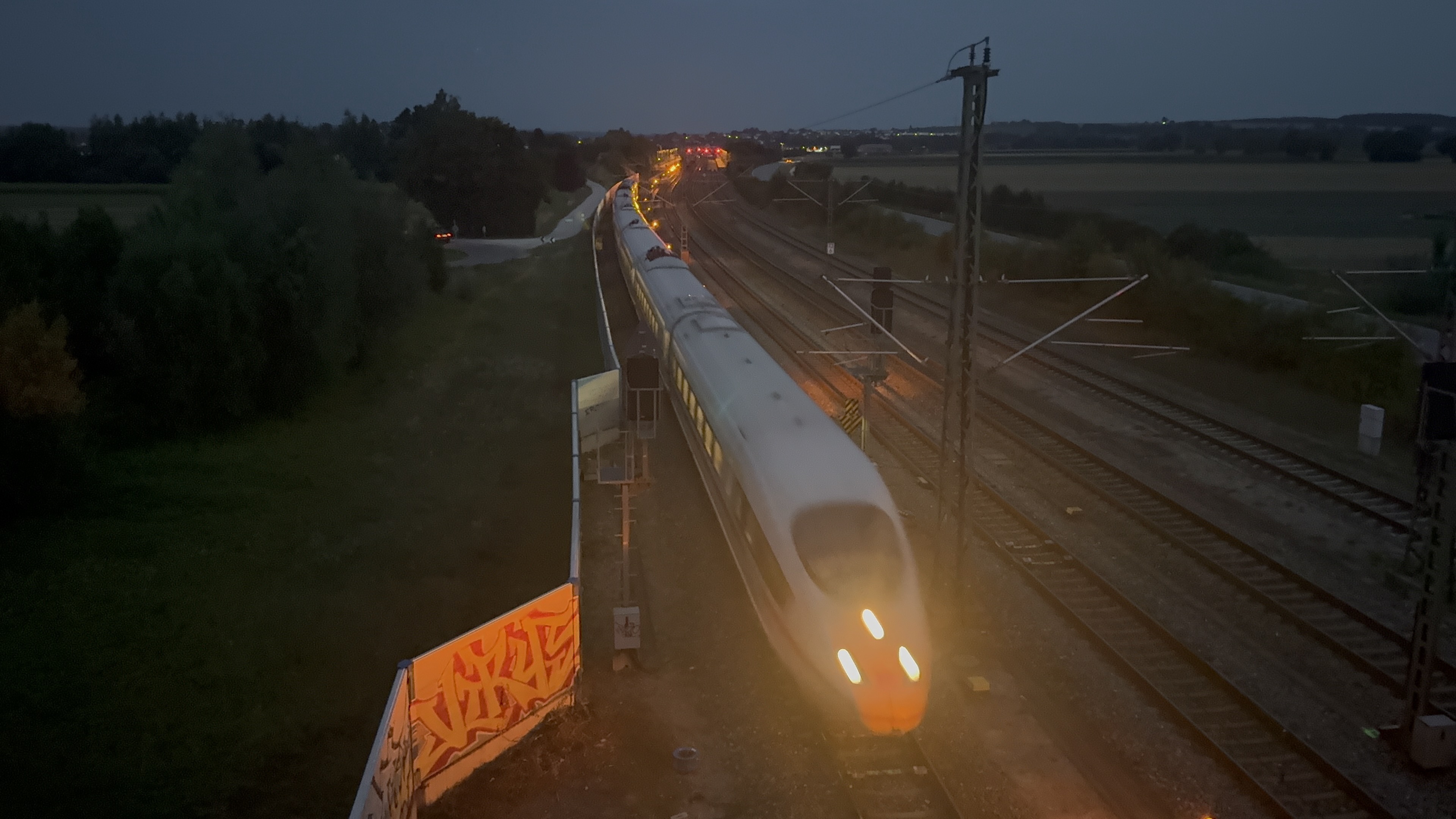 Grillheim bei Nacht