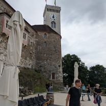 Hudovernikova ulica nach Prešernova cesta