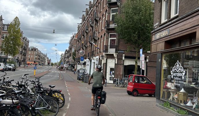 Photo 1 of the Bikemap route "Gevers Deynootweg, La Haya a Leidsekade, Ámsterdam"