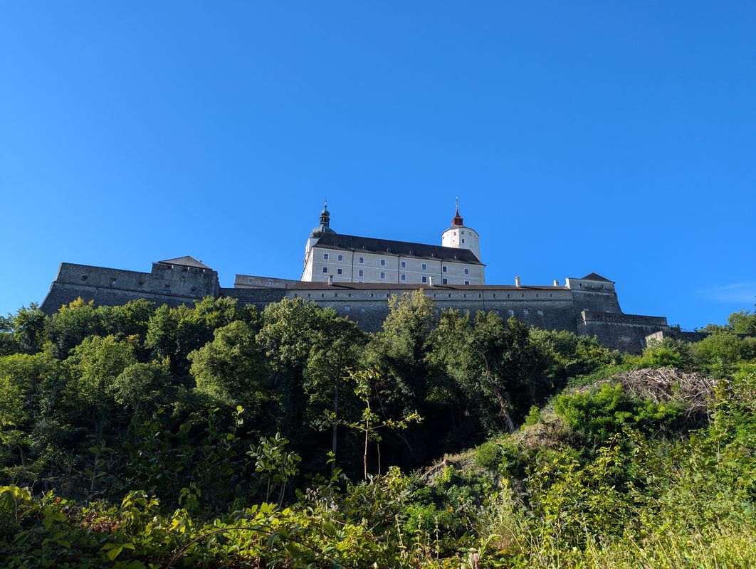 Sonnwendgasse nach Melinda Esterhazy-Platz