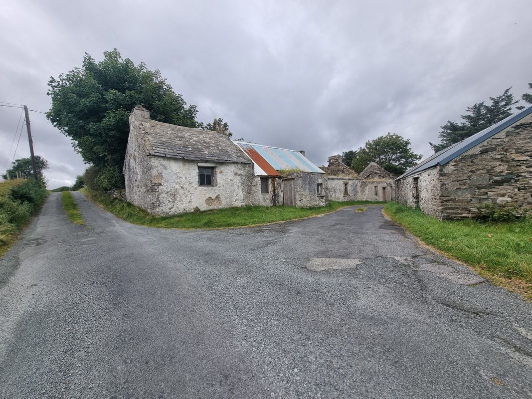 2) Dunfanaghy - An Clochán Liath