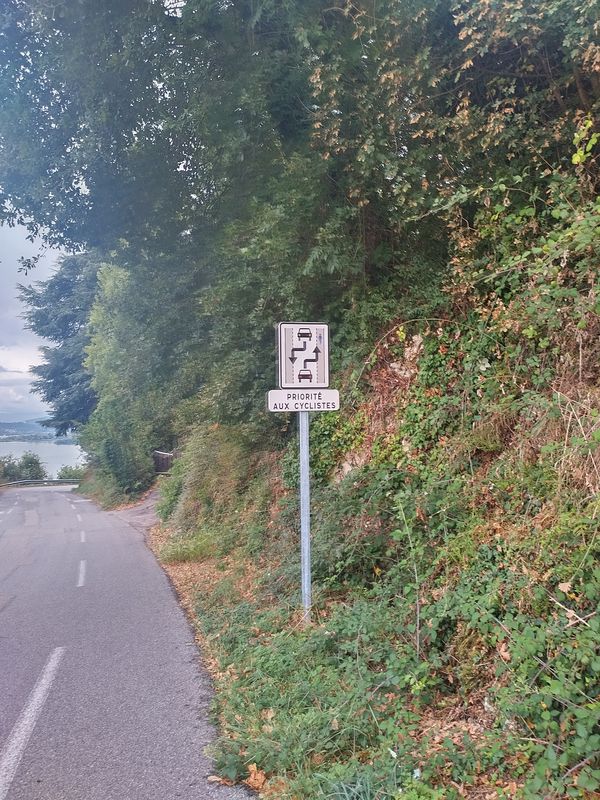 De Rue des Moulins à Chemin du Pailleret
