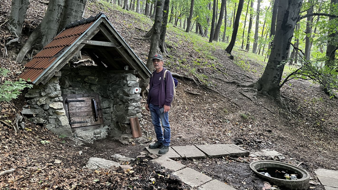 48.505, 17.318 až 48.506, 17.316