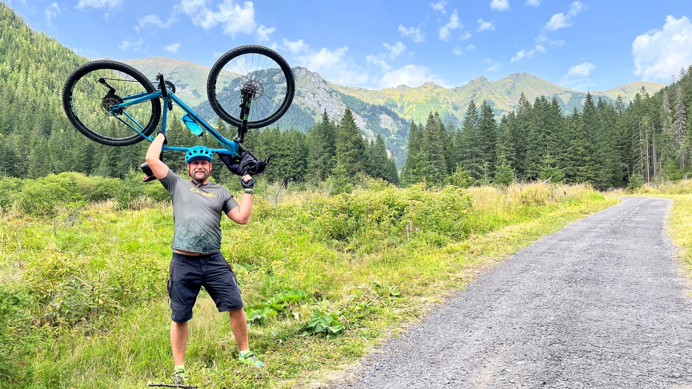 49.222, 19.962 až 49.144, 19.903