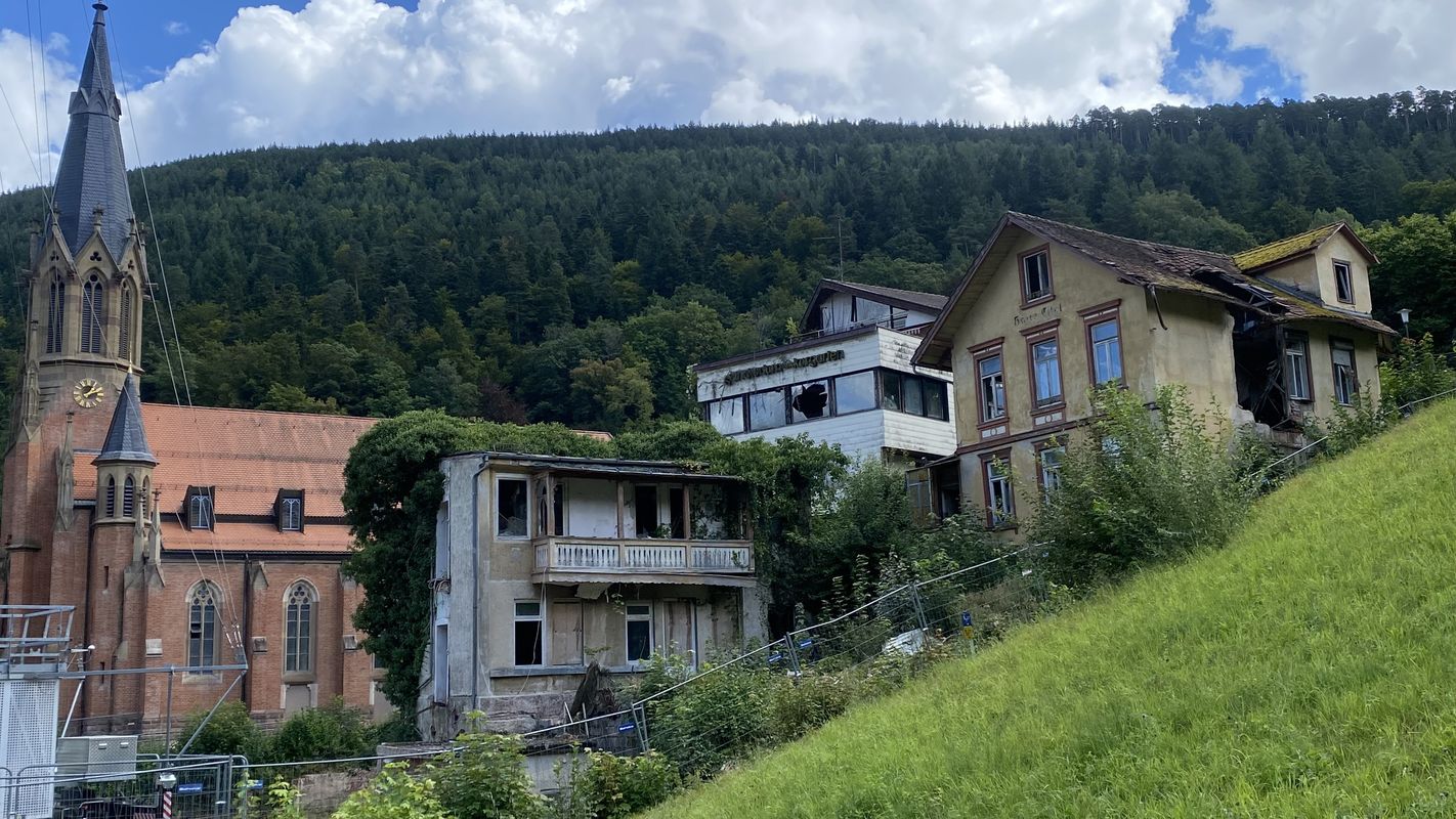 Neuroder Straße, Waldbronn nach Neuroder Straße, Waldbronn