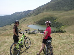 Hebe Bild 2 entlang der Bikemap-Route "lacul Vulturilor - Siriu" hervor