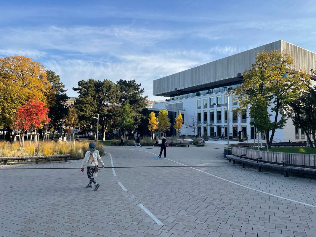 Vom Hauptbahnhof über die Argentinierstraße in die Innenstadt