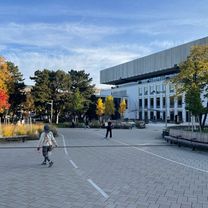 Vom Hauptbahnhof über die Argentinierstraße in die Innenstadt