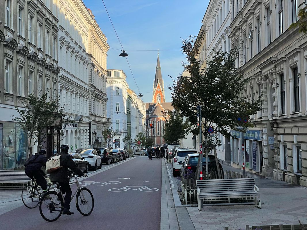 Vom Hauptbahnhof über die Argentinierstraße in die Innenstadt