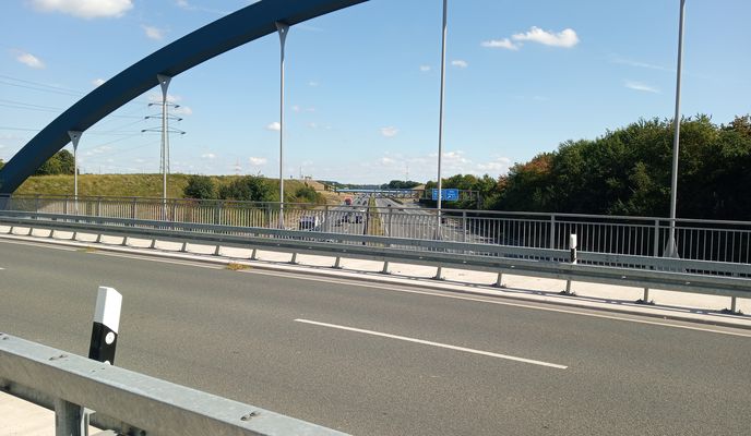 Photo 1 de l’itinéraire Bikemap « Südstraße 37D nach Südstraße 37D » Photo 1 de l’itinéraire Bikemap « Südstraße 37D nach Südstraße 37D »