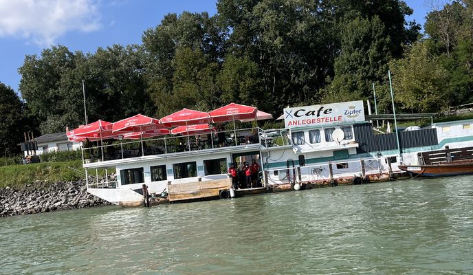 Photo 1 of the Bikemap route "Verdigasse, Poysdorf nach Alter Hainburger Weg, Bruck an der Leitha"