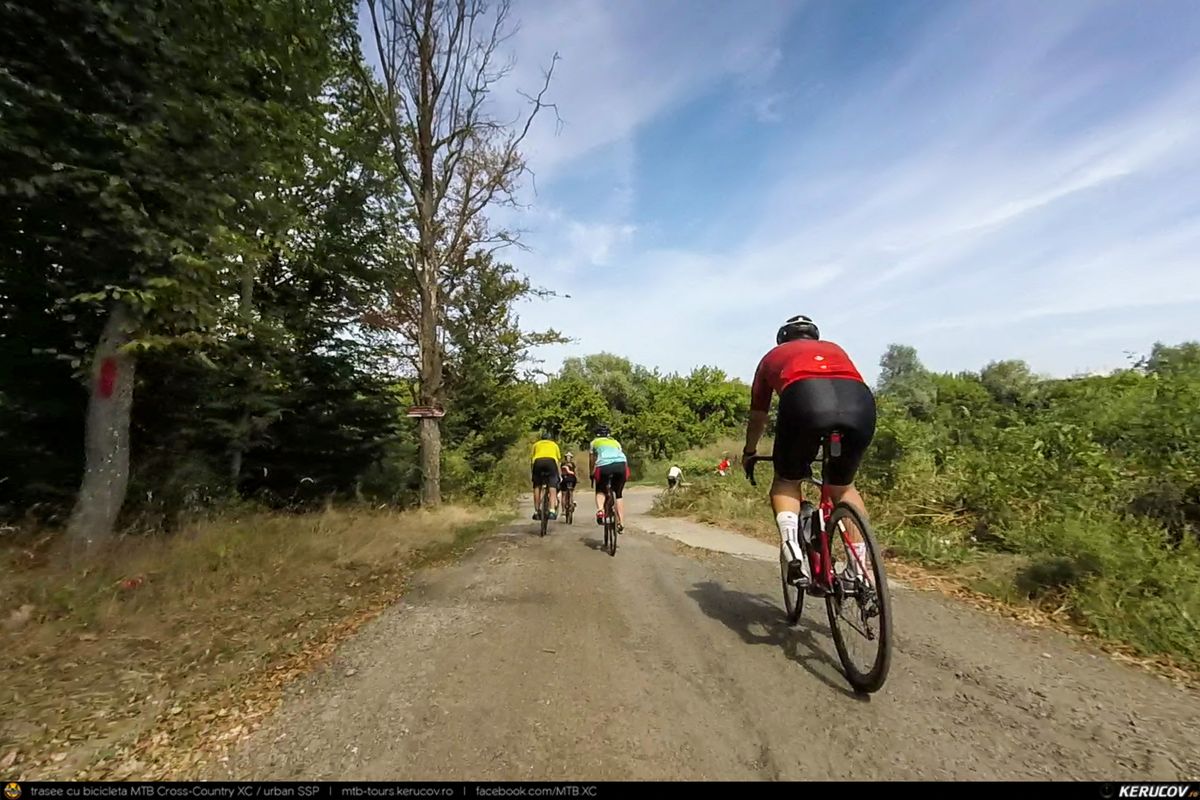 Bucuresti - Tunari - Balotesti - Tancabesti - Izvorani - Silistea Snagovului - Gruiu - Moara Vlasiei - Dascalu - Stefanestii de Sus - Tunari - Bucuresti