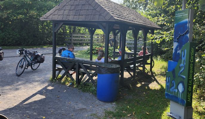 Foto 2 de la ruta de Bikemap "De Avenue De L'Église South à Route de l'Aéroport" Foto 2 de la ruta de Bikemap "De Avenue De L'Église South à Route de l'Aéroport"