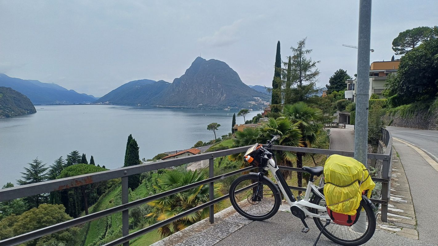 Largo IV Novembre nach Salita degli Olivi