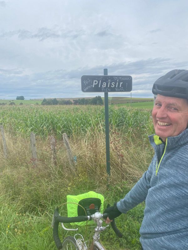Rue Centrale naar Route Sans Nom