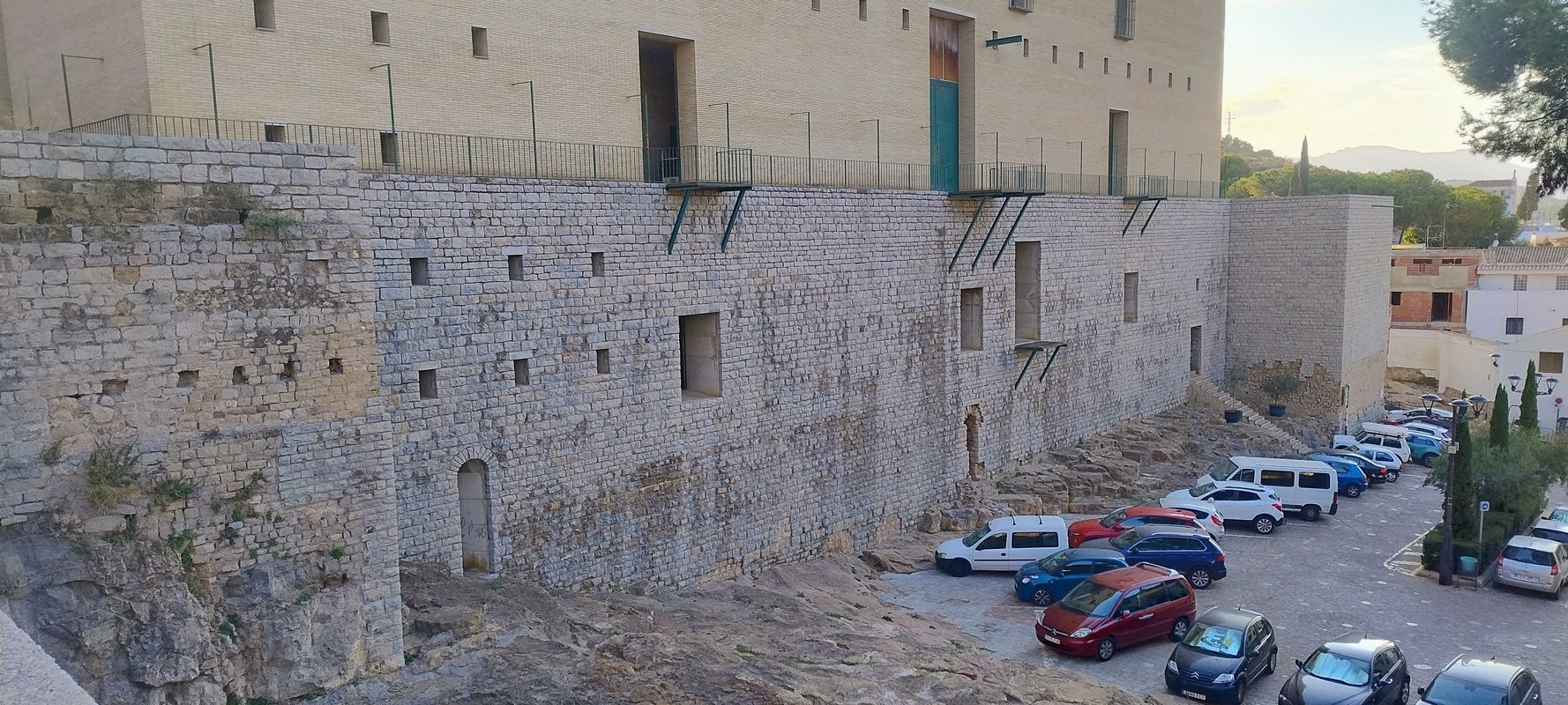 De Carrer Periodista Azzati a Carrer Cózar