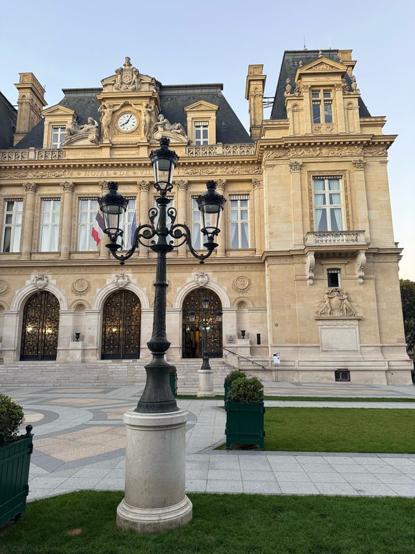 Boulevard Maurice Barrès, Neuilly-sur-Seine to Place de la République, Levallois-Perret