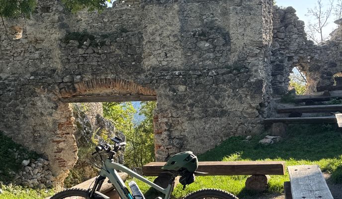 Photo 2 of the Bikemap route "Tematin" Photo 2 of the Bikemap route "Tematin"