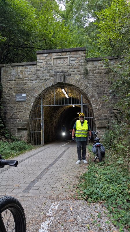 Dammstraße nach Vor den Teichen