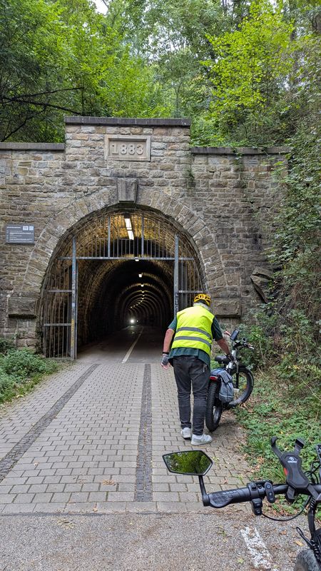 Dammstraße nach Vor den Teichen