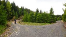 Hebe Bild 1 entlang der Bikemap-Route "Altenberg - Zinnwald - Bf Moldava - Fláje - Klíny - Mníšek - Olbernhau - Pockau - Falkenau" hervor