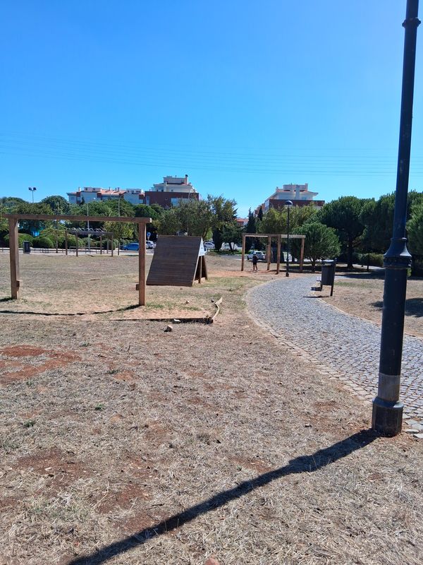 De Rua Guilhermina Suggia 65A a Rua Coro de Santo Amaro de Oeiras