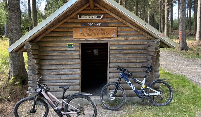 Photo 1 of the Bikemap route "Zum Sportplatz, Thum nach Zum Sportplatz, Thum"