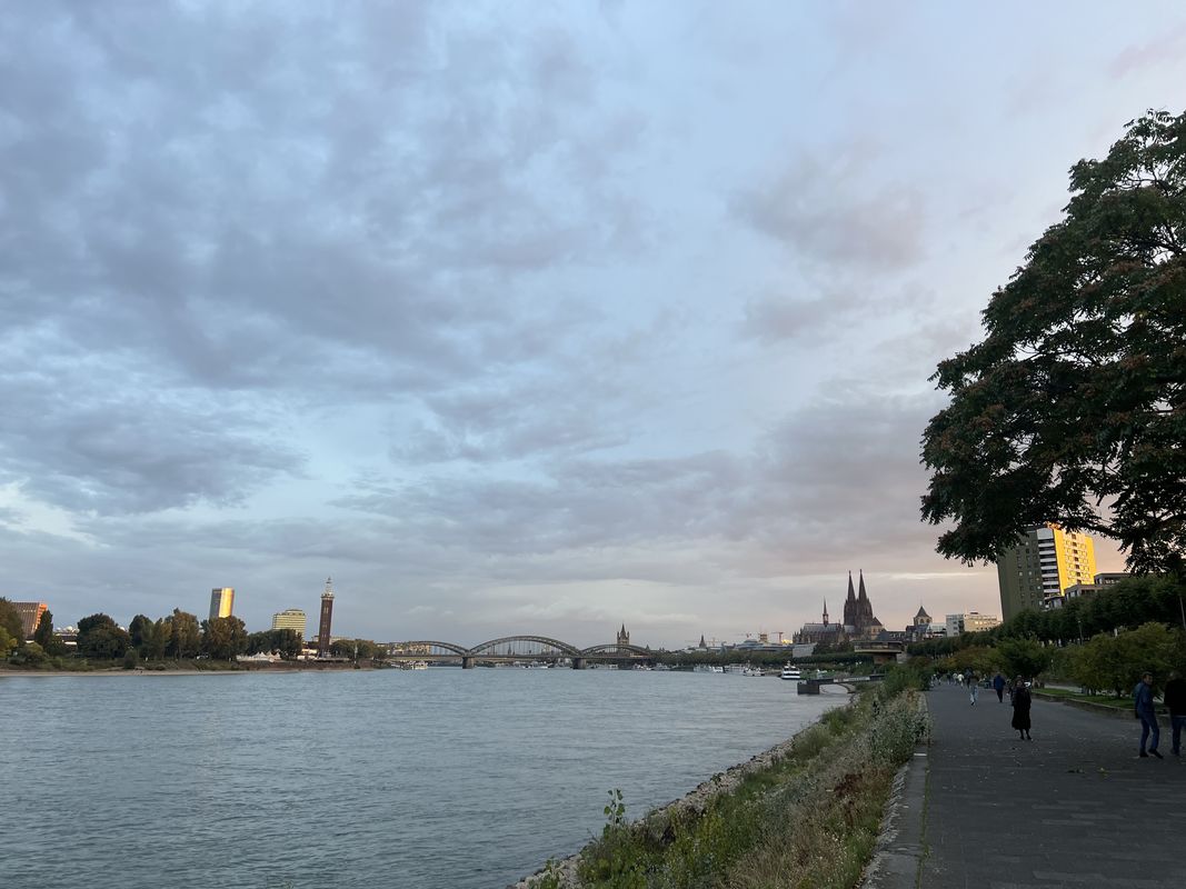Konrad-Adenauer-Platz, Düsseldorf nach Breslauer Platz, Köln