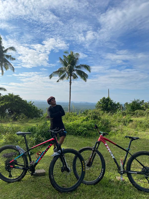 9.919, 123.930 to 9.917, 123.931