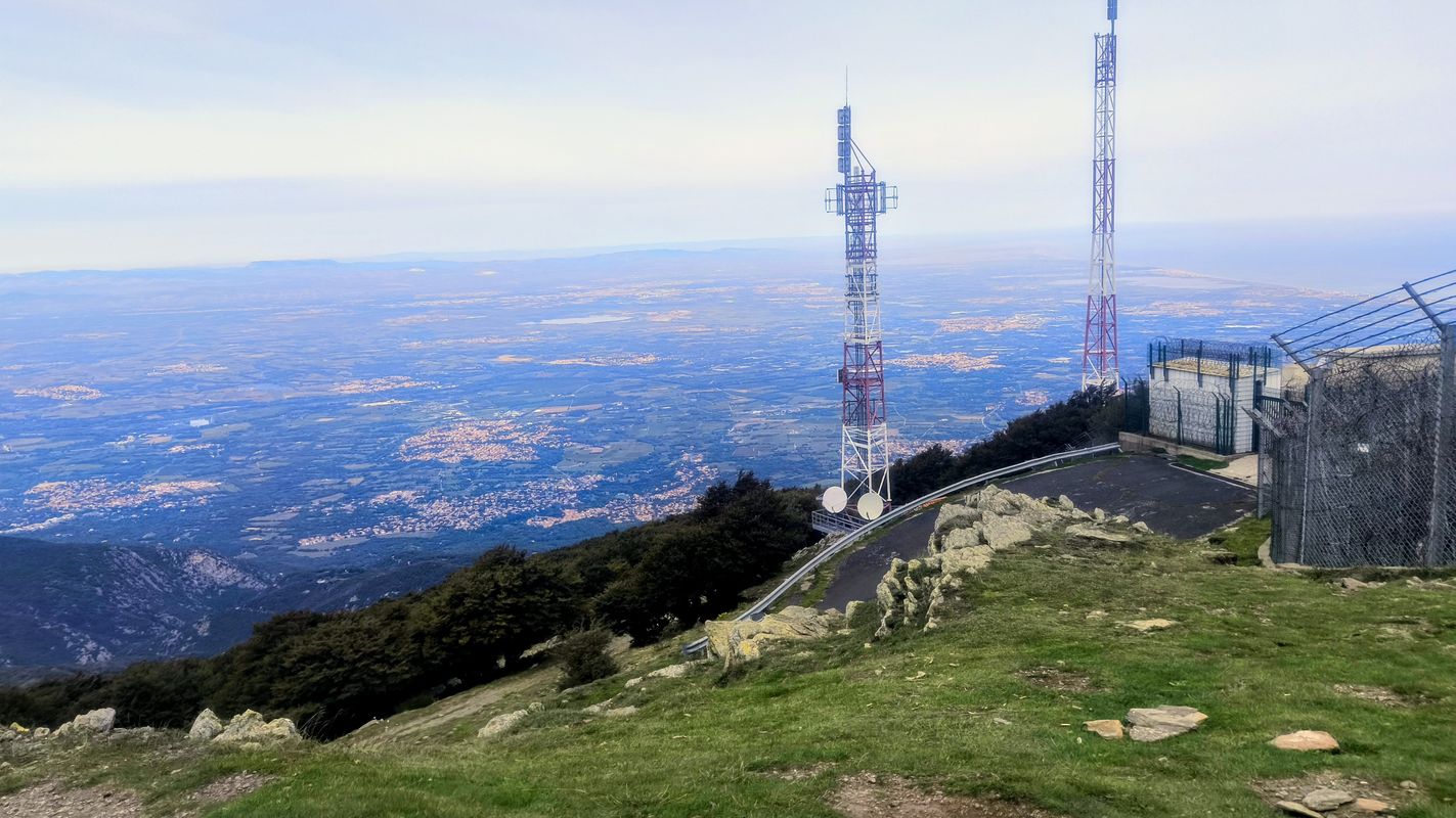 17 66 Cantallops Medàs Ermita-de-Santa-Maria Castell-de-Requesens PUIG-NEULÓS Coll de l'Ullat Sant-Martà Auleda Pla-de-l'Arca