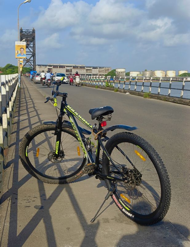 🚴♂️ “The Kochi Coastal Loop” – short, clean, and travel friendly