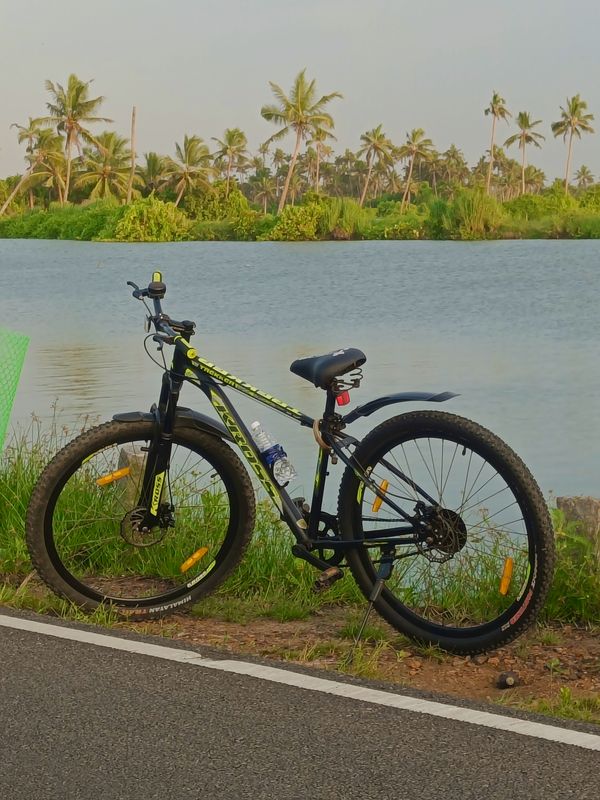“Ride by the Backwaters 🌊🚴”